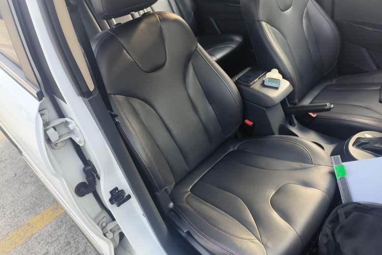 Used Dongfeng Fengon 370 2017 1.5L CVT Fashion Edition 7-Seater Right Front Seat