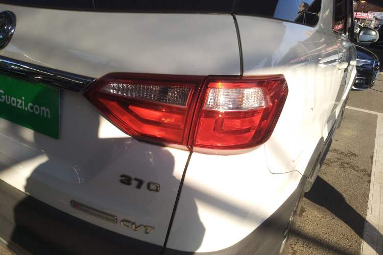 Used Dongfeng Fengon 370 2017 1.5L CVT Fashion Edition 7-Seater Right Rear Taillight