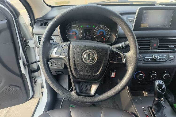 Used Dongfeng Fengon 370 2017 1.5L CVT Fashion Edition 7-Seater Steering Wheel