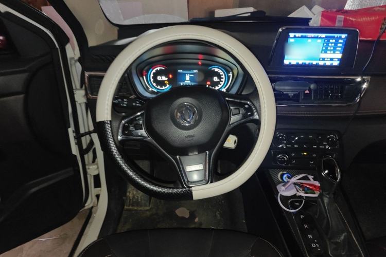 Used Dongfeng Fengon 370 2017 1.5L CVT Fashion Edition 7-Seater Steering Wheel