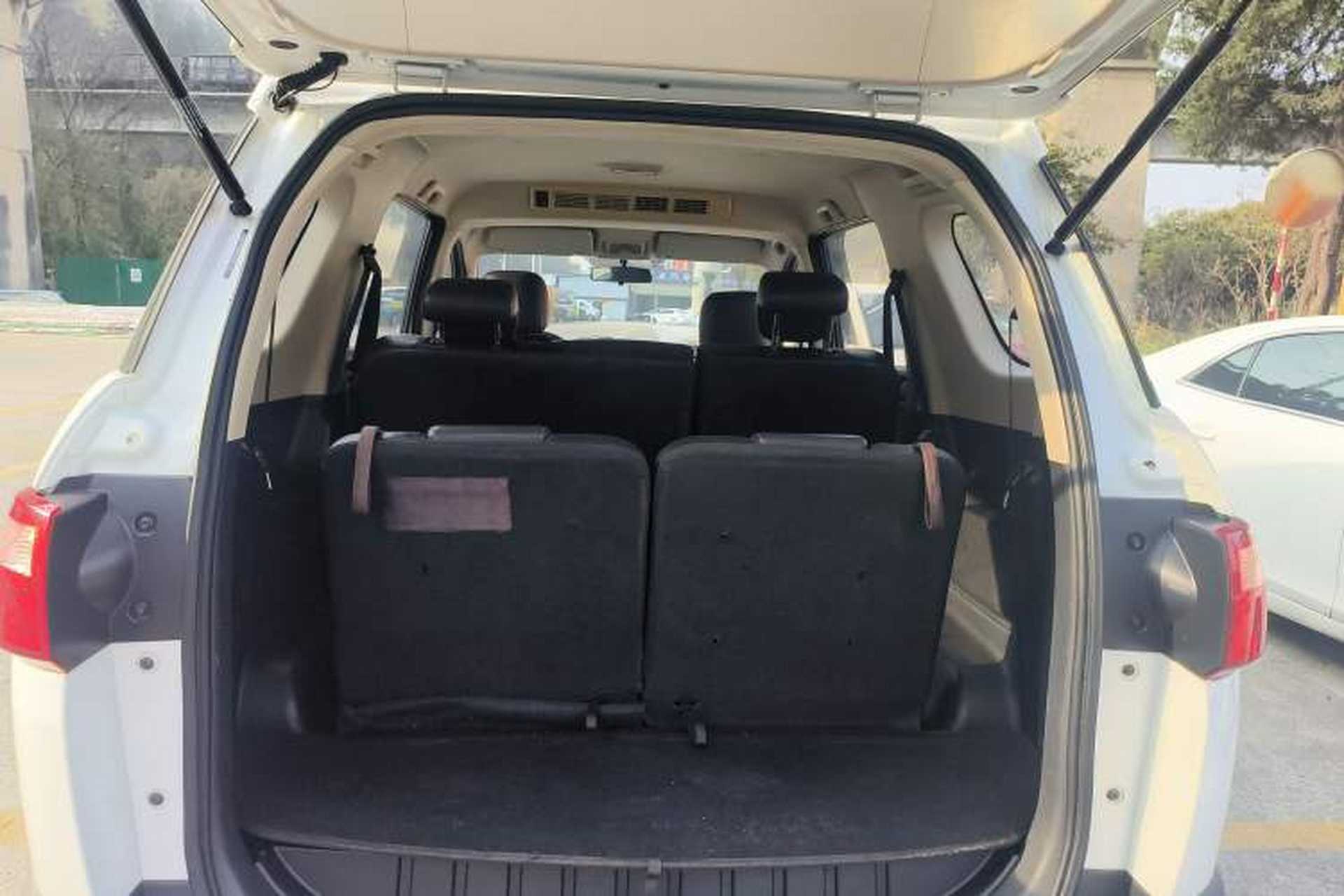 Used Dongfeng Fengon 370 2017 1.5L CVT Fashion Edition 7-Seater Trunk