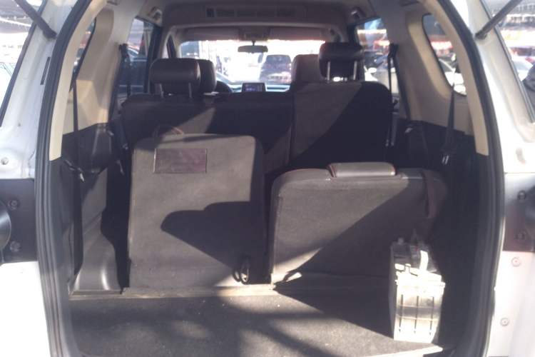 Used Dongfeng Fengon 370 2017 1.5L CVT Fashion Edition 7-Seater Trunk