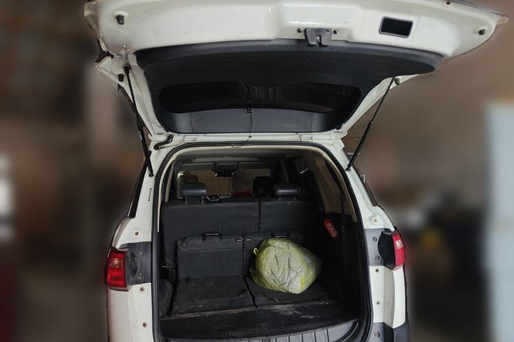 Used Dongfeng Fengon 370 2017 1.5L CVT Fashion Edition 7-Seater Trunk