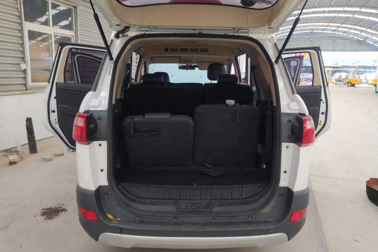Used Dongfeng Fengon 370 2017 1.5L CVT Fashion Edition 7-Seater Trunk