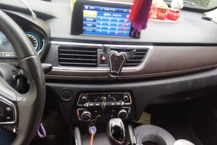 Used Dongfeng Fengon 370 2018 S370 1.5L CVT Luxury 7-Seater Audio And AC Panel