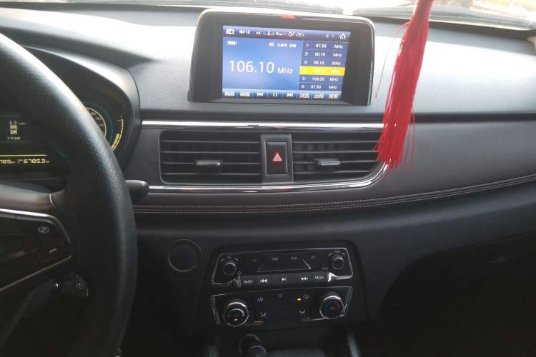 Used Dongfeng Fengon 370 2018 S370 1.5L Manual Luxury 7-Seater Audio And AC Panel