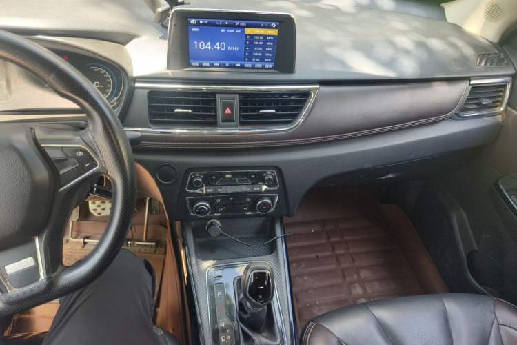 Used Dongfeng Fengon 370 2018 S370 1.5L CVT Luxury 7-Seater Audio And AC Panel