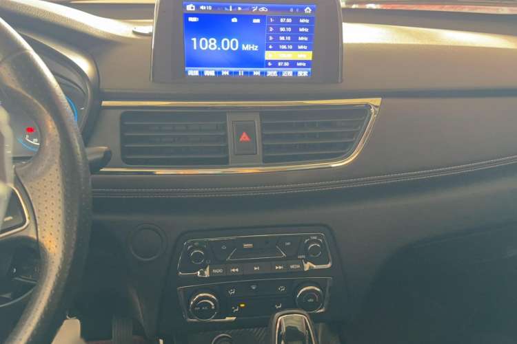 Used Dongfeng Fengon 370 2018 S370 1.5L CVT Luxury 7-Seater Audio And AC Panel
