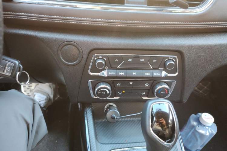 Used Dongfeng Fengon 370 2018 S370 1.5L CVT Luxury 7-Seater Audio And AC Panel