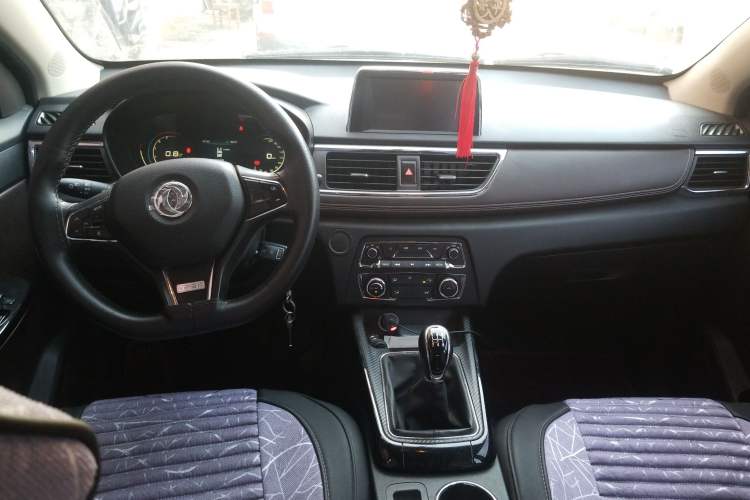 Used Dongfeng Fengon 370 2018 S370 1.5L Manual Luxury 7-Seater Center Console