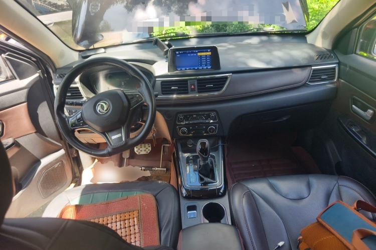 Used Dongfeng Fengon 370 2018 S370 1.5L CVT Luxury 7-Seater Center Console