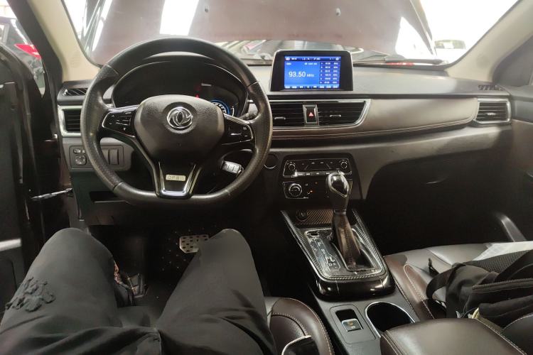 Used Dongfeng Fengon 370 2018 S370 1.5L CVT Luxury 7-Seater Center Console