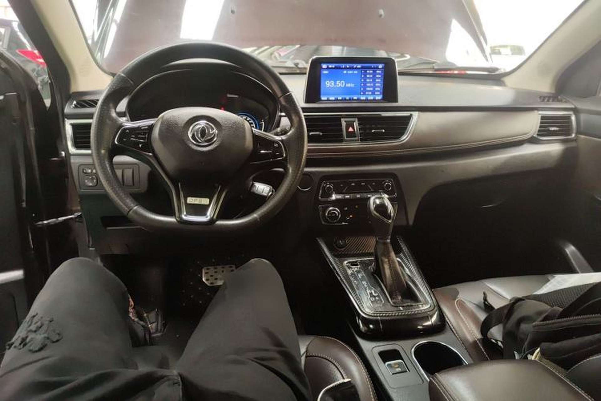 Used Dongfeng Fengon 370 2018 S370 1.5L CVT Luxury 7-Seater Center Console