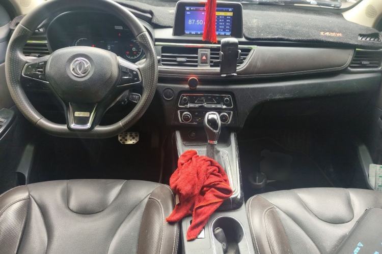 Used Dongfeng Fengon 370 2018 S370 1.5L CVT Luxury 7-Seater Center Console
