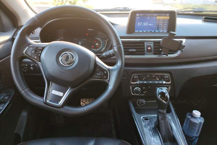 Used Dongfeng Fengon 370 2018 S370 1.5L CVT Luxury 7-Seater Center Console