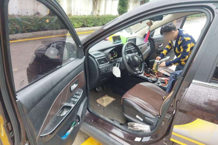 Used Dongfeng Fengon 370 2018 S370 1.5L CVT Luxury 7-Seater Driver Seat