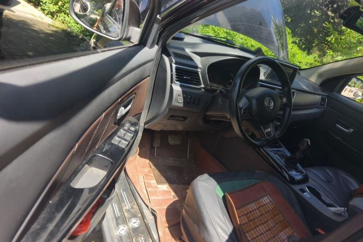 Used Dongfeng Fengon 370 2018 S370 1.5L CVT Luxury 7-Seater Driver Seat