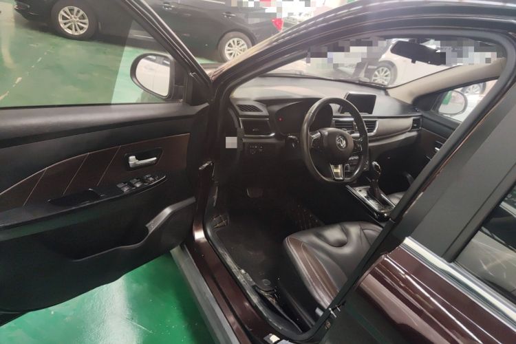 Used Dongfeng Fengon 370 2018 S370 1.5L CVT Luxury 7-Seater Driver Seat
