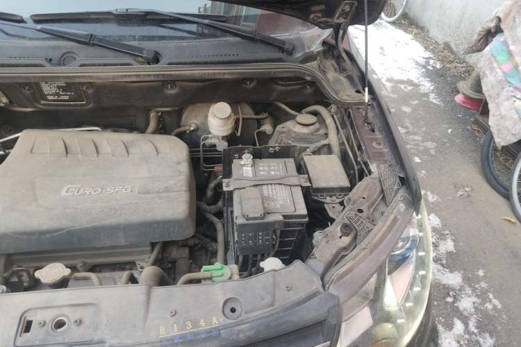 Used Dongfeng Fengon 370 2018 S370 1.5L Manual Luxury 7-Seater Engine Bay Left