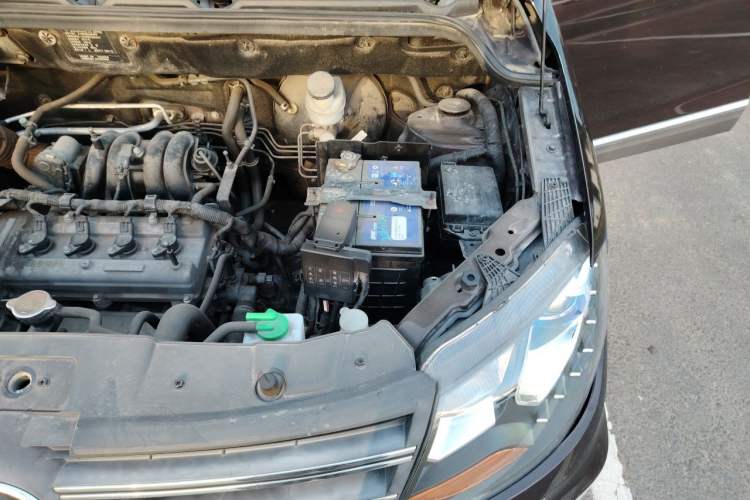 Used Dongfeng Fengon 370 2018 S370 1.5L CVT Luxury 7-Seater Engine Bay Left