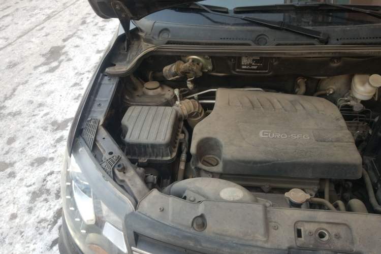 Used Dongfeng Fengon 370 2018 S370 1.5L Manual Luxury 7-Seater Engine Bay Right