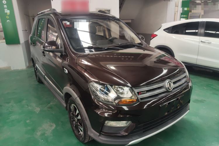Used Dongfeng Fengon 370 2018 S370 1.5L CVT Luxury 7-Seater Front Right 45 Deg