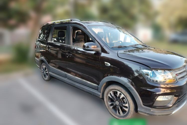 Used Dongfeng Fengon 370 2018 S370 1.5L CVT Luxury 7-Seater Front Right 45 Deg
