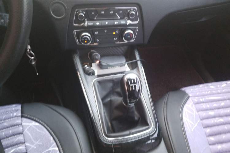 Used Dongfeng Fengon 370 2018 S370 1.5L Manual Luxury 7-Seater Gear Lever
