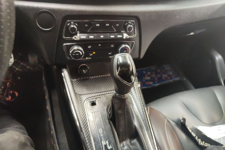 Used Dongfeng Fengon 370 2018 S370 1.5L CVT Luxury 7-Seater Gear Lever