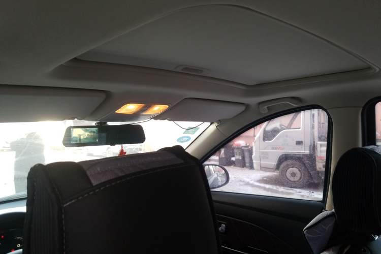 Used Dongfeng Fengon 370 2018 S370 1.5L Manual Luxury 7-Seater Headliner