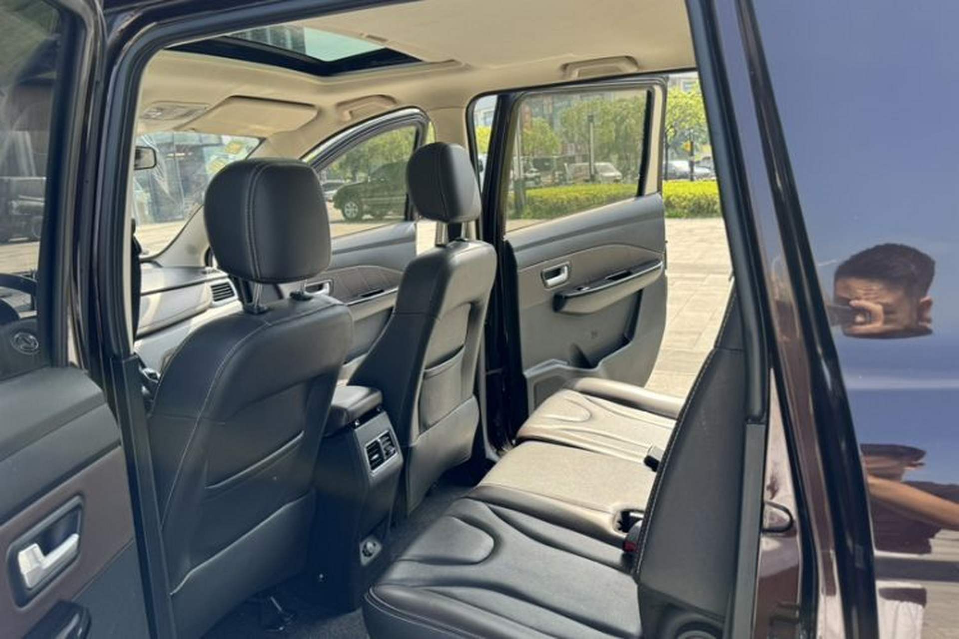 Used Dongfeng Fengon 370 2018 S370 1.5L CVT Luxury 7-Seater Interior 3