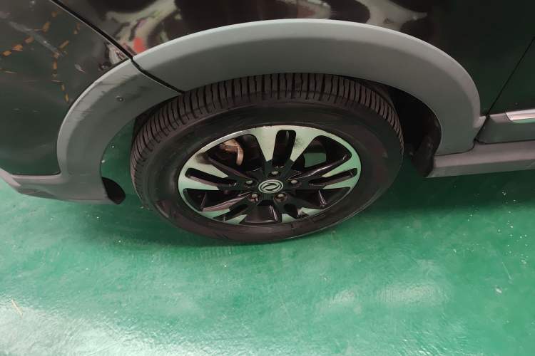 Used Dongfeng Fengon 370 2018 S370 1.5L CVT Luxury 7-Seater Left Front Wheel Hub
