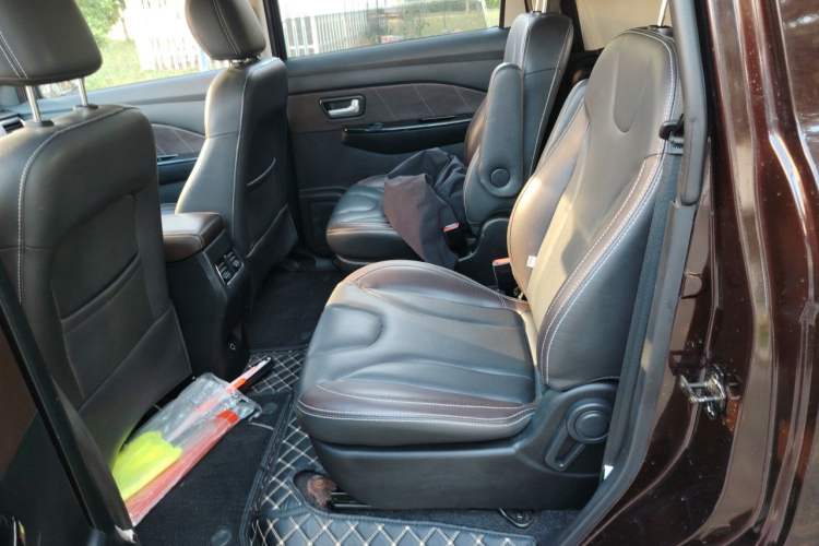 Used Dongfeng Fengon 370 2018 S370 1.5L CVT Luxury 7-Seater Left Rear Seat