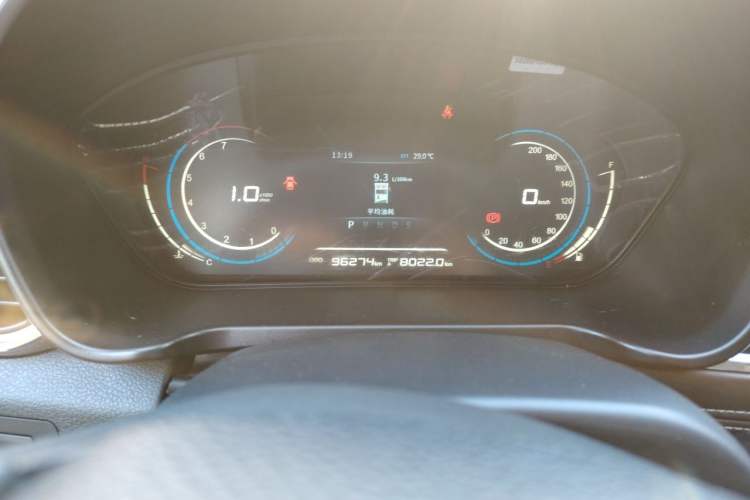 Used Dongfeng Fengon 370 2018 S370 1.5L CVT Luxury 7-Seater Odometer Close Up