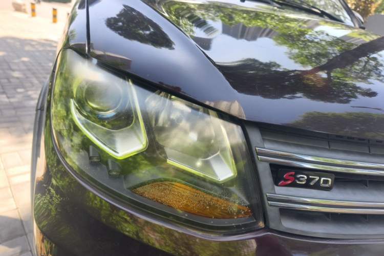 Used Dongfeng Fengon 370 2018 S370 1.5L CVT Luxury 7-Seater Right Front Headlight