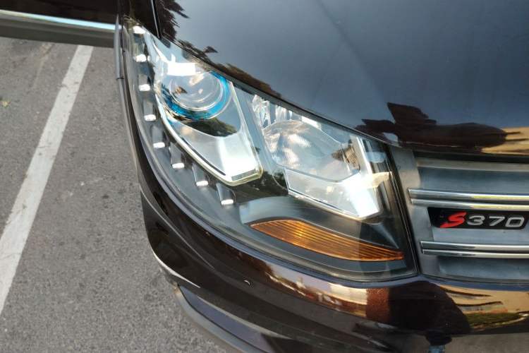 Used Dongfeng Fengon 370 2018 S370 1.5L CVT Luxury 7-Seater Right Front Headlight