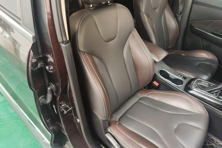 Used Dongfeng Fengon 370 2018 S370 1.5L CVT Luxury 7-Seater Right Front Seat