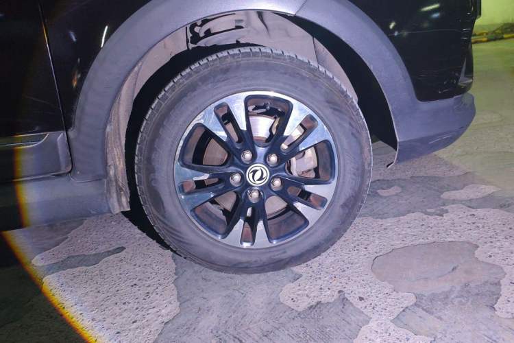 Used Dongfeng Fengon 370 2018 S370 1.5L CVT Luxury 7-Seater Right Front Wheel Hub