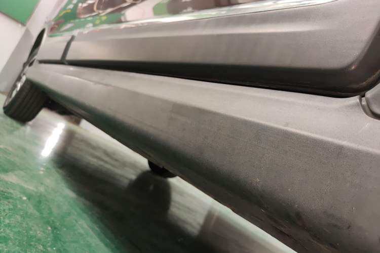 Used Dongfeng Fengon 370 2018 S370 1.5L CVT Luxury 7-Seater Right Side Sill