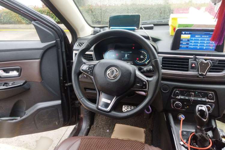 Used Dongfeng Fengon 370 2018 S370 1.5L CVT Luxury 7-Seater Steering Wheel