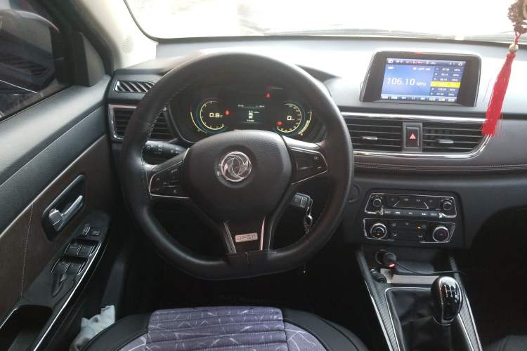 Used Dongfeng Fengon 370 2018 S370 1.5L Manual Luxury 7-Seater Steering Wheel