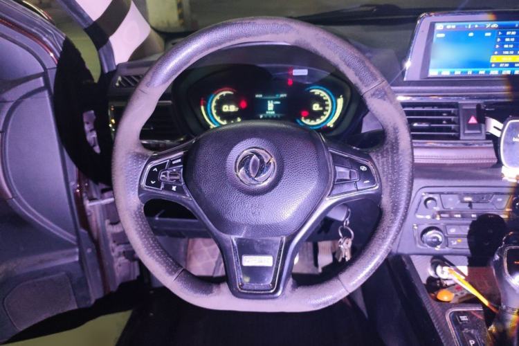 Used Dongfeng Fengon 370 2018 S370 1.5L CVT Luxury 7-Seater Steering Wheel
