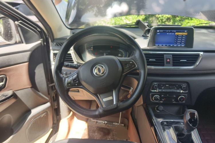 Used Dongfeng Fengon 370 2018 S370 1.5L CVT Luxury 7-Seater Steering Wheel
