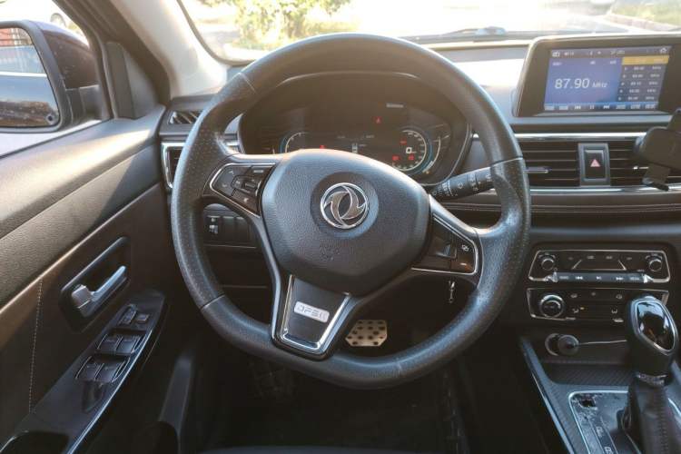 Used Dongfeng Fengon 370 2018 S370 1.5L CVT Luxury 7-Seater Steering Wheel