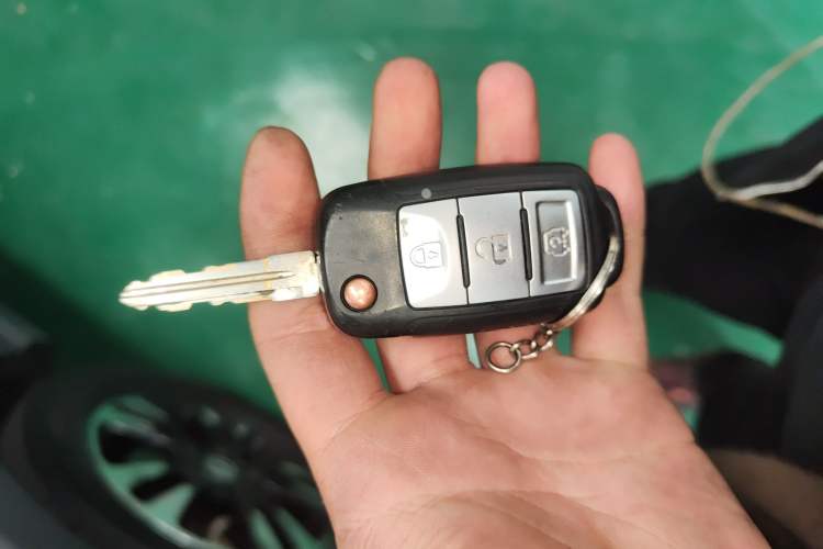 Used Dongfeng Fengon 370 2018 S370 1.5L CVT Luxury 7-Seater Vehicle Key