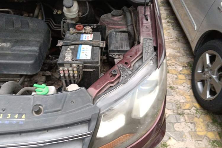 Used Dongfeng Fengon 370 2018 S370 1.5L CVT Luxury 7-Seater Engine Bay Left