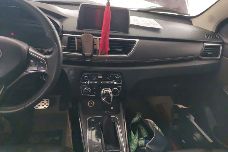 Used Dongfeng Fengon 370 2018 S370 1.5L CVT Luxury 7-Seater Audio And AC Panel