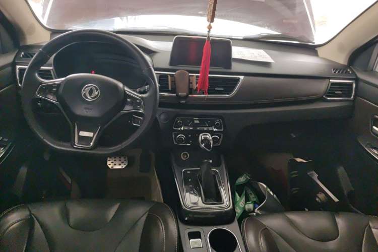 Used Dongfeng Fengon 370 2018 S370 1.5L CVT Luxury 7-Seater Center Console