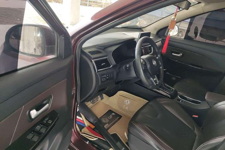 Used Dongfeng Fengon 370 2018 S370 1.5L CVT Luxury 7-Seater Driver Seat