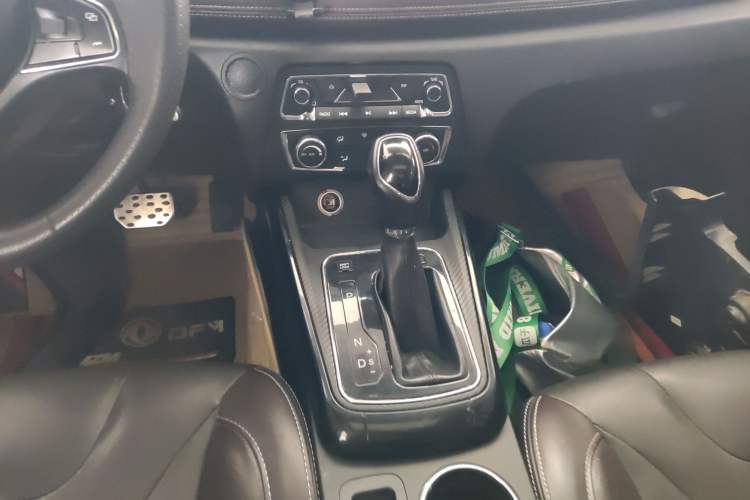 Used Dongfeng Fengon 370 2018 S370 1.5L CVT Luxury 7-Seater Gear Lever